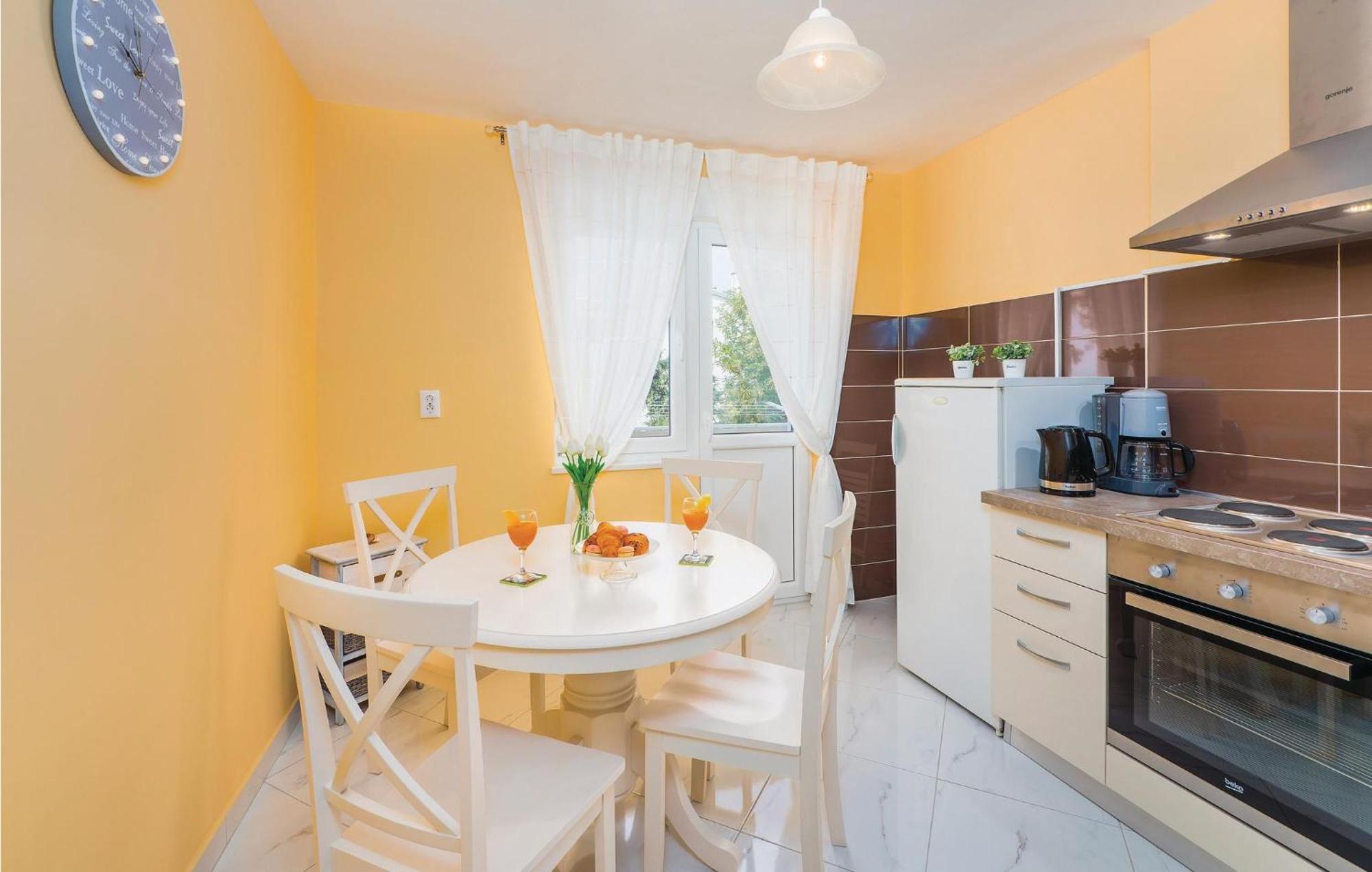 1 Bedroom Gorgeous Apartment In Опатия Екстериор снимка