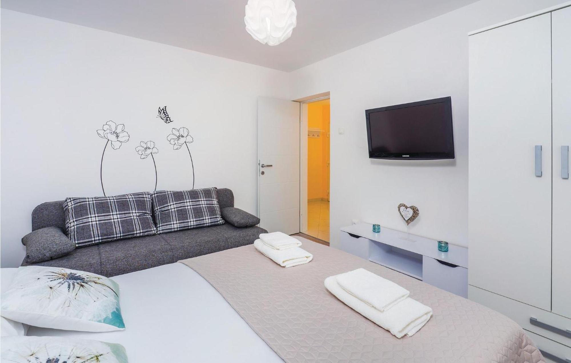 1 Bedroom Gorgeous Apartment In Опатия Екстериор снимка
